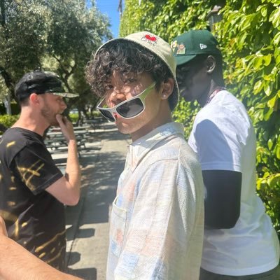 resellmemes17's profile picture