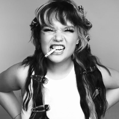 LOLA YOUNG's profile picture