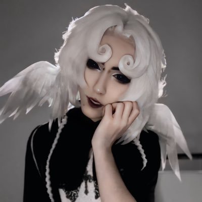 𝐻𝑜𝓁𝓁𝑜𝓌's profile picture
