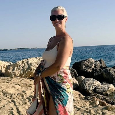 ClothedAdmirer's profile picture
