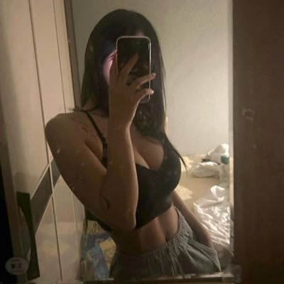 valenmineare's profile picture