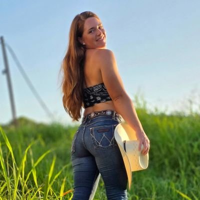 Red Farmgirl's profile picture