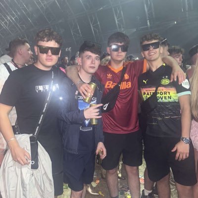 R W's profile picture
