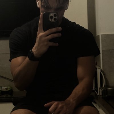 🤑😈JeuneDomi😈🤑9K (FR/EN)'s profile picture