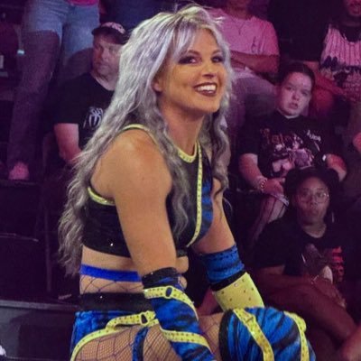 Cut my life into pieces. |Not@CandiceLeRae's profile picture