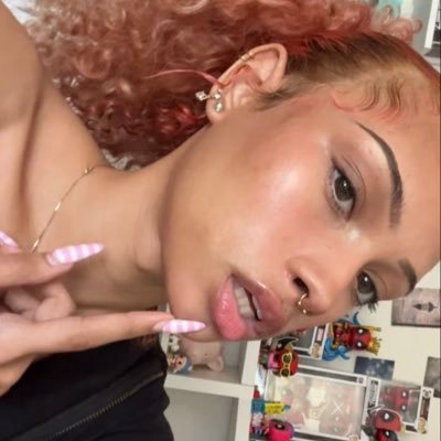 𝐼𝓇𝒾𝓈 °❀⋆.ೃ࿔*:･'s profile picture