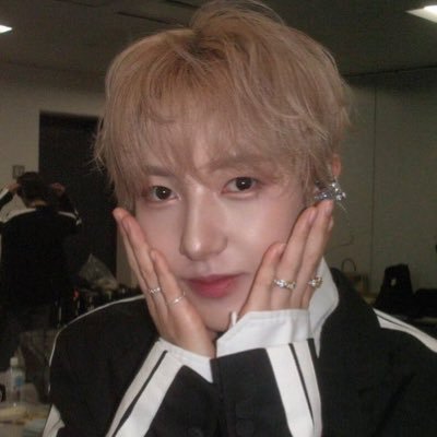 🦋's profile picture