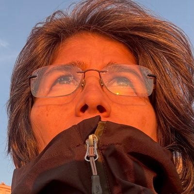 ivonnelago's profile picture