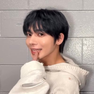 ᯓ✦ hols's profile picture