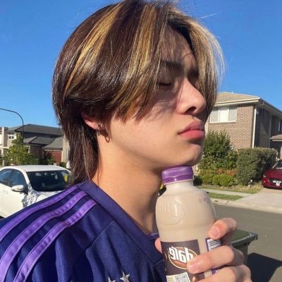 lara's profile picture