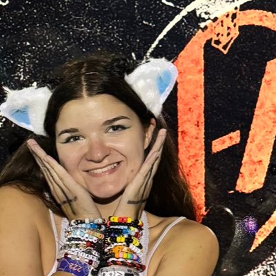 becca ψ 🝪 (iso cbus tix)'s profile picture