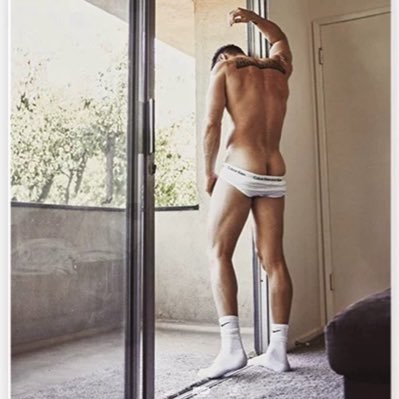 三个男人一条狗's profile picture