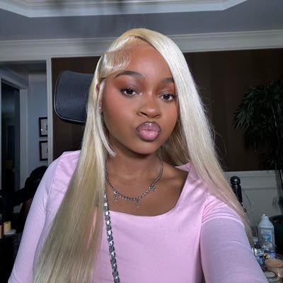 👩🏽❤️💋👩🏽's profile picture