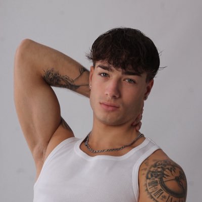 V's profile picture