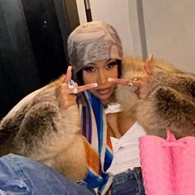 nikki savage's profile picture