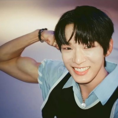 flexing idol's profile picture