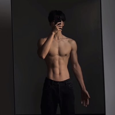 𝐁𝐎𝐘-𝐒𝐓𝐔𝐃𝐈𝐎's profile picture