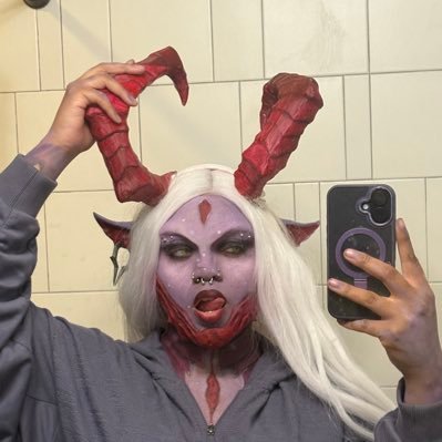 ⚡️GOTH STEP MOM⚡️'s profile picture