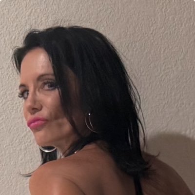 LustfulLu76's profile picture