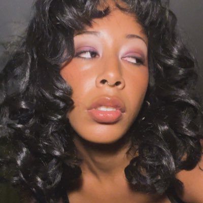 Potenial, Bitch's profile picture