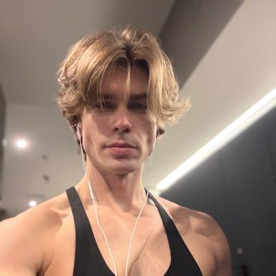 B's profile picture