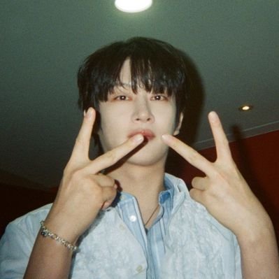 f's profile picture