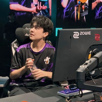 signedworld's profile picture