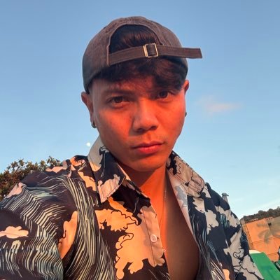farfromthesunn's profile picture