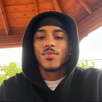 𝔗𝔬𝔫𝔶4ℜ𝔢𝔞𝔩's profile picture