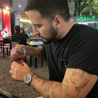 R O's profile picture