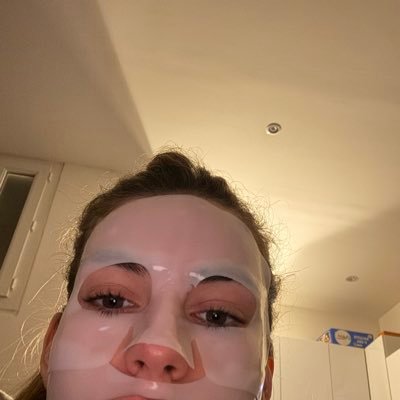 adelecastillon's profile picture