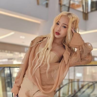 Tiny Model Thuy's profile picture