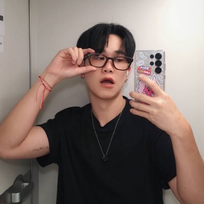 Polaroids.white's profile picture