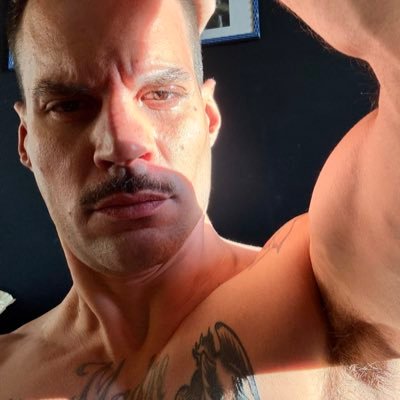 thatonehotguyit's profile picture