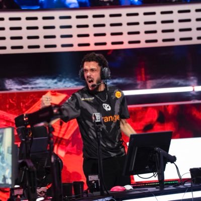 KC ZE1SH's profile picture