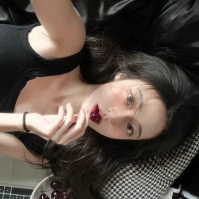 하영 (𝑯𝒂-𝒀𝒐𝒖𝒏𝒈)🖤's profile picture