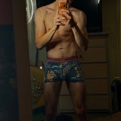 BarelyOnline129's profile picture