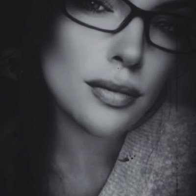 Miss L X's profile picture