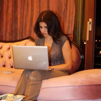 ī's profile picture