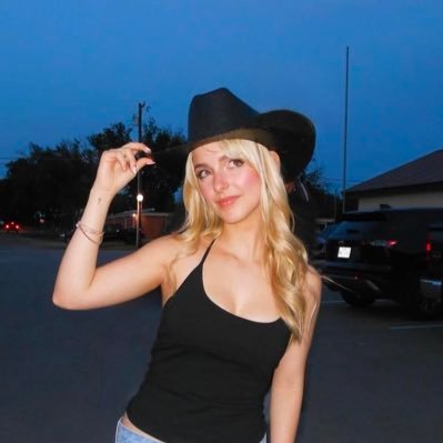 😝's profile picture