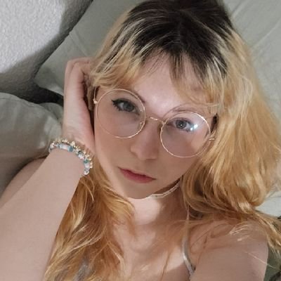 Rozi Rabbit's profile picture