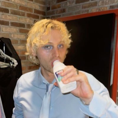 eva โ
's profile picture