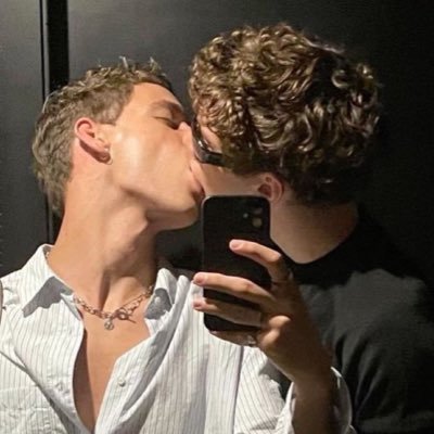 boysloverse's profile picture