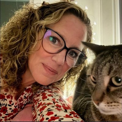 LoriThecatlady's profile picture