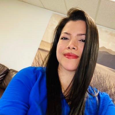 Laura PocaSV's profile picture