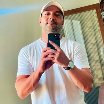 O_shakiba's profile picture