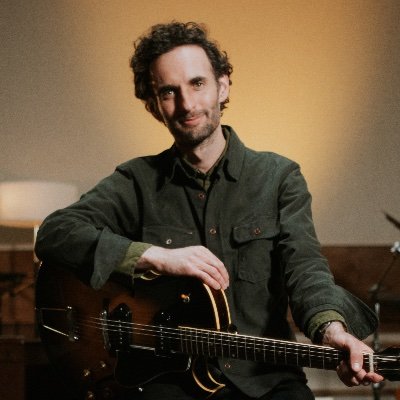 Julian Lage's profile picture