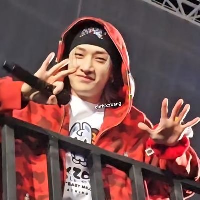 lia•°• held chan's hand 🥺😭's profile picture
