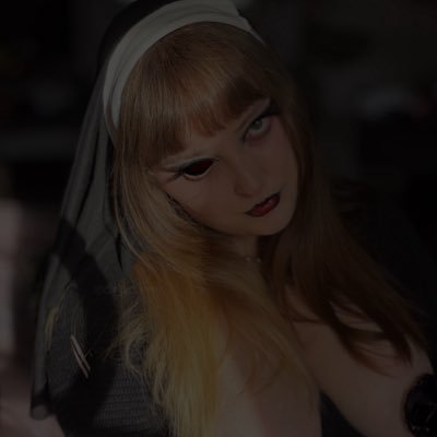𝐌𝐎𝐌𝐌𝐘 🗡️'s profile picture