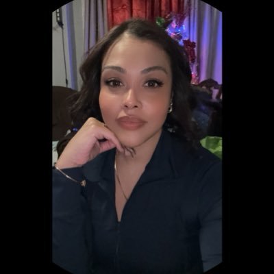 LA FINGITRIZ🦄✈️🦅💛's profile picture
